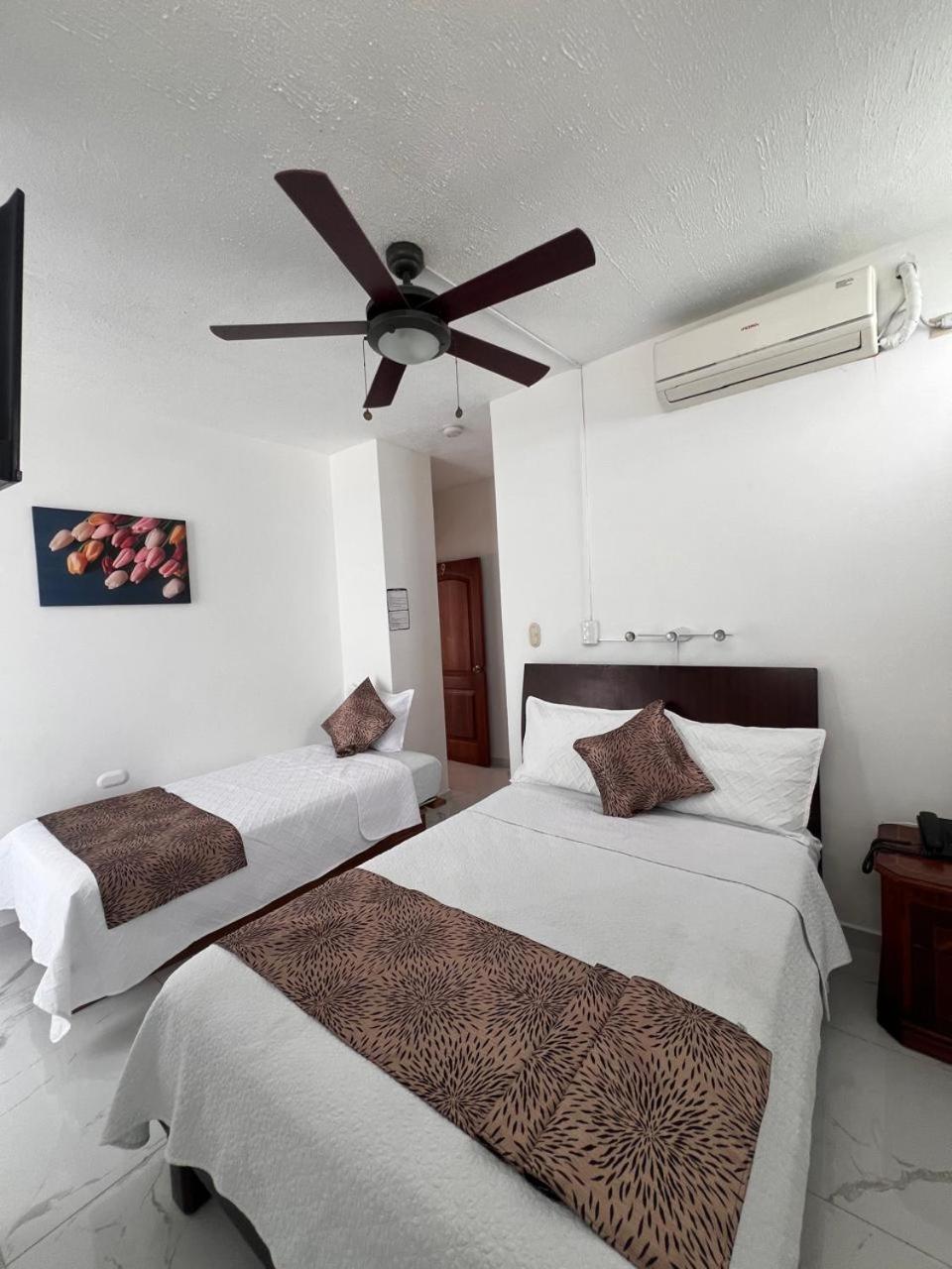 Hostal Carliza Puerto Ayora  Eksteriør billede