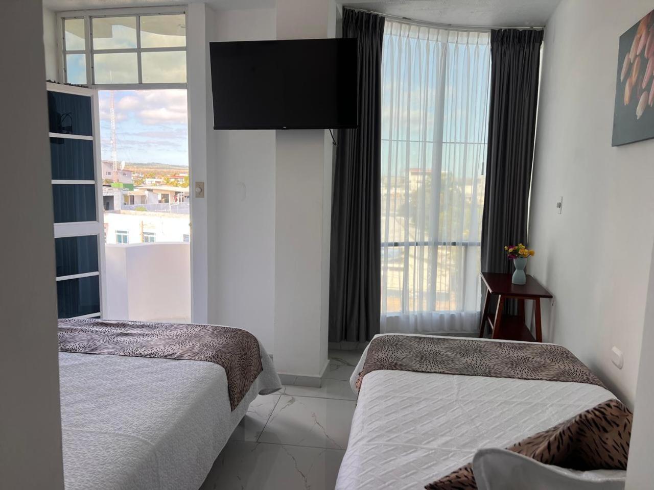 Hostal Carliza Puerto Ayora  Eksteriør billede