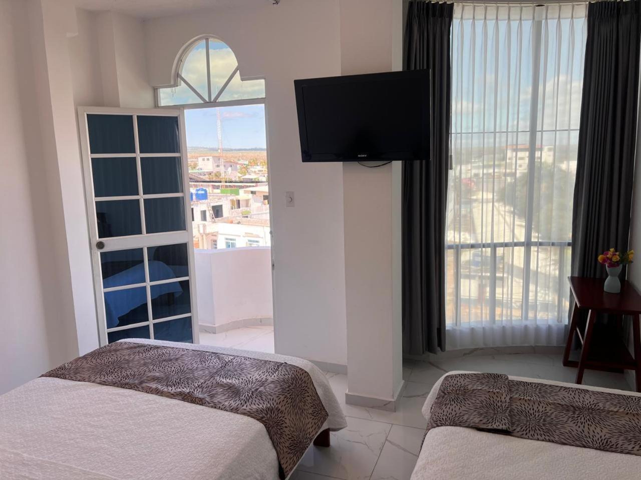 Hostal Carliza Puerto Ayora  Eksteriør billede