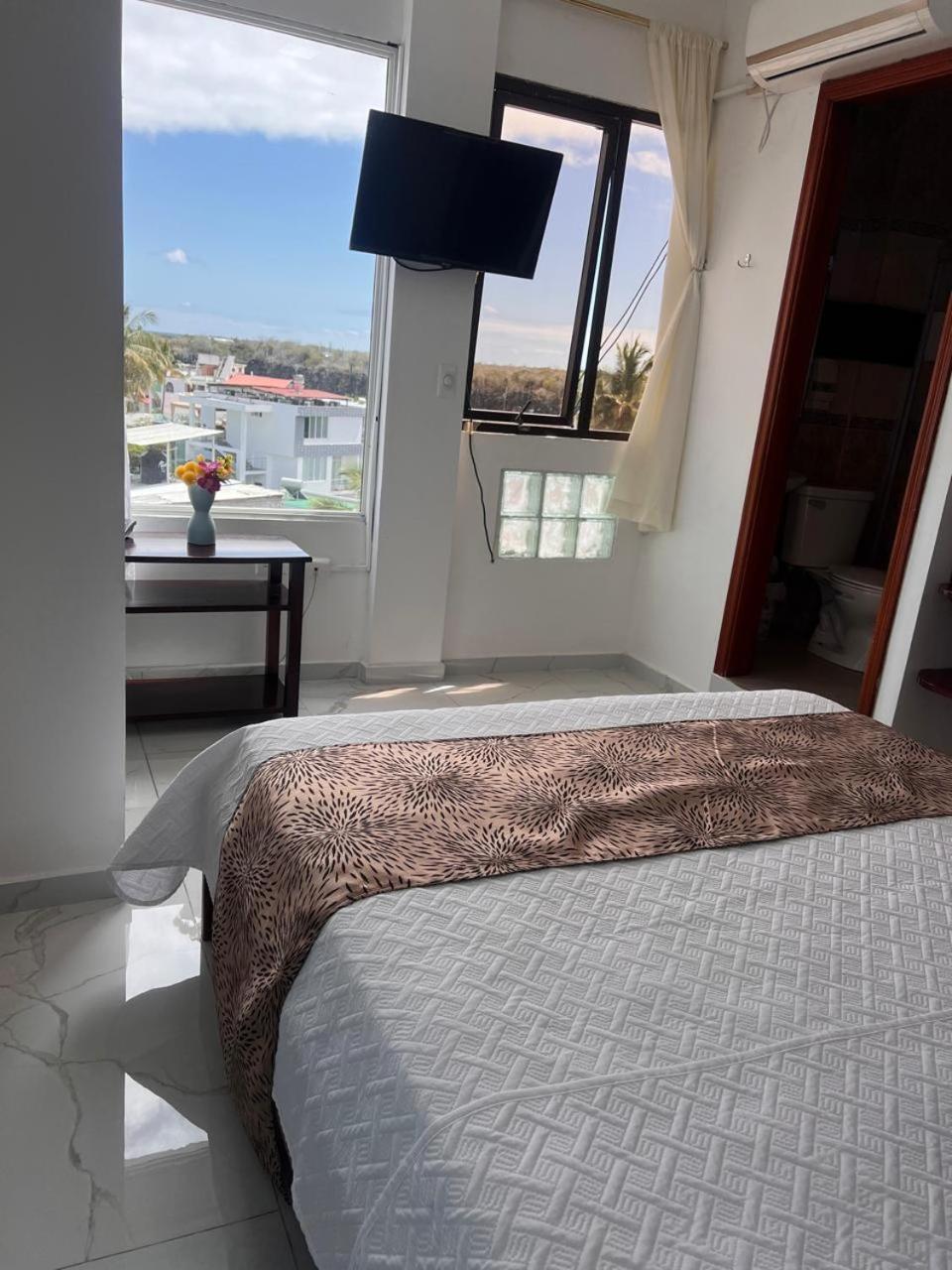 Hostal Carliza Puerto Ayora  Eksteriør billede